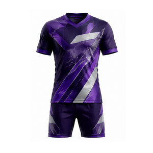 Conjunto de camiseta y pantalones cortos de fútbol para hombre, morado, sublimado, transpirable, 100% poliéster, uniforme de fútbol para adulto, sin costuras, con detección de aguja - Product Image 1
