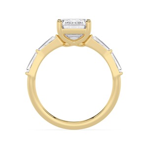 Bague de fiançailles en diamant de laboratoire taille émeraude en or rose 10K avec accents latéraux baguette effilés et allure nuptiale - Product Image 6