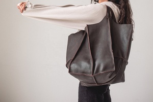 Sac fourre-tout en cuir marron chameau pour femmes Grand sac à main quotidien avec fermeture ouverte Couleur personnalisable et haute qualité LHB-0090D - Product Image 2