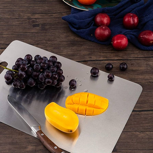 Planche à découper en acier inoxydable en forme de poisson, antidérapante, lavable au lave-vaisselle, pour la maison, l'hôtel et les restaurants. - Product Image 4