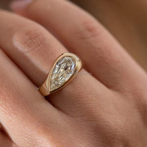 Bague en diamant en forme de poire en or jaune, élégante bague en diamant en forme de larme pour femme, bague de fiançailles, bijoux de luxe, anniversaire - Product Image 4