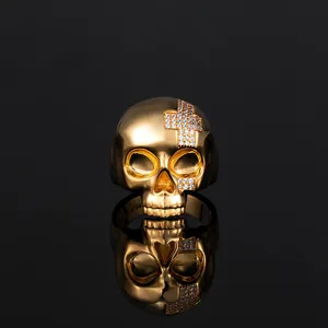 Anillo de cóctel Golden Skull con pavé de moissanita, estilo punk, joyería para hombre - Product Image 3