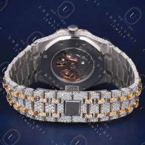 Reloj mecánico artesanal de acero inoxidable con lectura analógica, movimiento automático, diamantes moissanita de corte redondo, claridad VS VVS EF - Product Image 2