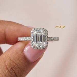 Anillo de Compromiso con Diamante Cultivado en Laboratorio, Corte Esmeralda, Diseño con Piedra Oculta, Oro Sólido de 14K/18K, Regalo para Fiesta Nupcial - Product Image 1