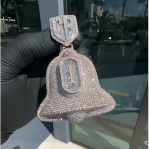 Colgante Hip Hop de Moissanita Redonda Brillante con Baño de Oro de 18k, Moissanita D VVS, Plata 925, Letra Personalizada, Estilo Ice Out - Product Image 1