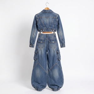 Set Due Pezzi in Denim <span class=keywords><strong>Blu</strong></span> per <span class=keywords><strong>Donna</strong></span>: Giacca Corta e Jeans a Gamba Larga, Abbigliamento Streetwear Personalizzato all'Ingrosso - Product Image 6
