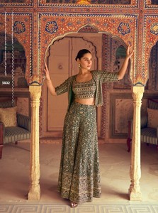 Ensemble 3 pièces Georgette taille unique, brodé avec des motifs Zarkan, pour la collection de costumes de créateurs indiens et pakistanais. - Product Image 3
