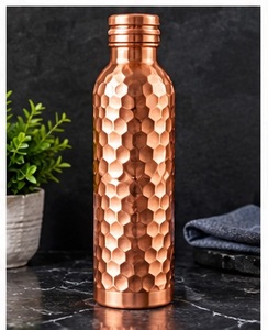Botella de Agua de Cobre Grabada a Mano con Patrón de Ondas Zen Asiáticas, Recipiente Metálico Portátil y Ecológico - Product Image 3