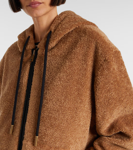 Sweats à capuche en mohair sur mesure professionnels pour hommes et femmes, coupe oversize, en mélange de laine duveteuse, tricotés à rayures avec doublure, design texturé et fermeture éclair. - Product Image 4