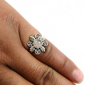 Anillos Hechos a Mano en Plata de Ley 925, Clásicos y Hermosos con Forma de Flor, con Brillante Corte Redondo de Cuarzo Rosa - Product Image 3