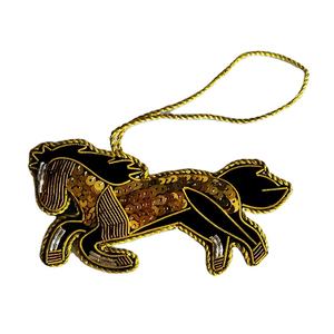 Décoration de Noël artisanale pour la maison, cheval en mouvement, ornements festifs, couleur noire et dorée personnalisable - Product Image 1