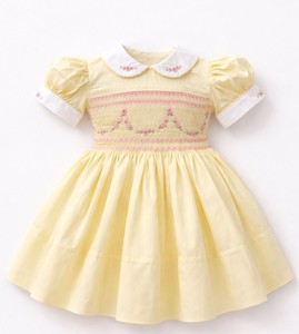 Vestido fruncido de seda y algodón hecho a mano, tela de color amarillo claro para Pascua - Product Image 1