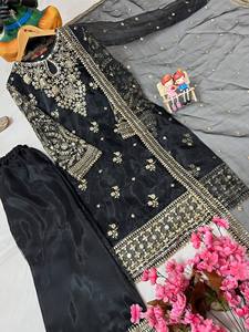 Realza la belleza de tu guardarropa con este conjunto de salwar kameez recién lanzado: estilo moderno para fiestas en todas las estaciones. - Product Image 6