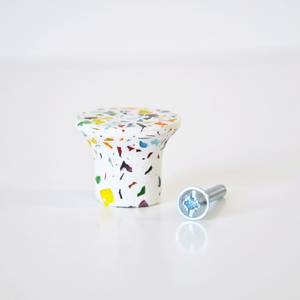 Boutons de meuble en résine terrazzo confettis, modernes et marbrés, faits à la main, accessoires de mobilier minimalistes, boutons de tiroir en résine - Product Image 4