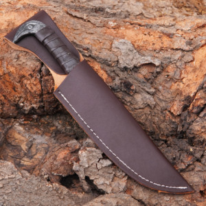 Técnicas de forja tradicionales hechas a mano. Diseño único de pomo de cuchillo vikingo medieval. Hoja de acero al carbono con funda. - Product Image 4