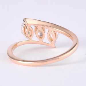 แหวนมอสซาไนต์ทรงมาร์คีส์แบบโมเดิร์นสามเม็ดสำหรับผู้หญิง เงินแท้ 925 ชุบทองคำสีกุหลาบ เหมาะสำหรับเป็นของขวัญแทนคำมั่นสัญญาสำหรับเจ้าสาว - Product Image 5