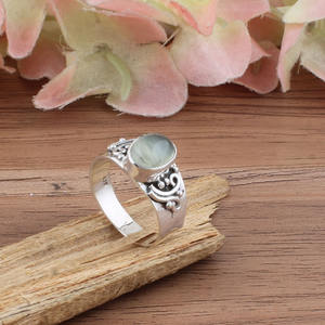 Bague de mariage classique délicate en argent sterling 925 avec pierre de naissance en préhnite naturelle, bijoux minimalistes en pierres précieuses taillées, vente en gros - Product Image 2