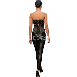 Corset gothique noir en cuir premium avec armatures en acier, décorations cloutées style heavy metal et accents latéraux en anneaux en O - Product Image 3