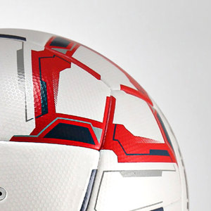 Ballon de football hybride de haute qualité taille 5, 24 panneaux, rétention d'air améliorée, rebond élevé, fabriqué au Pakistan - Product Image 6
