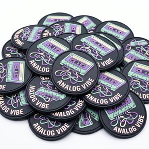 ป้าย PVC แบบเสียบเหรียญลายจอยสติ๊กเกมย้อนยุค ป้ายซิลิโคนทรงกลมสำหรับเสื้อผ้าเกมเมอร์ ขายส่งจากโรงงานโดยตรง - Product Image 5