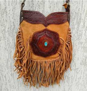 Bolso Bandolera de Cuero Genuino con Flecos, Hecho a Mano, Estilo Boho para Mujer, con Flores, Cierre de Cremallera, Detalles en Turquesa - Product Image 1