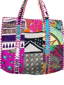 Bolso Tote de Algodón Acolchado Hecho a Mano de Primera Calidad de Handloom Haven |   Bolso de Hombro de Moda para Mujer con Cierre de Cremallera y Cadena, Diseño Paisley - Product Image 4