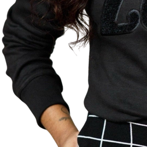 Sweat-shirt en chenille noir ton sur ton Zeta Phi Beta pour femme, broderie monochrome Zeta Script, pull décontracté - Product Image 3