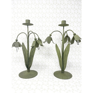 Paire de bougeoirs artisanaux en métal vert en forme de fleur de cloche avec fonction cristalline, support de bougie conique - Product Image 1