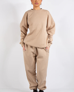 Ensemble de survêtement confortable pour femme en coton 100% de qualité supérieure, sweat-shirt oversize à épaules tombantes et pantalon de survêtement ample, style streetwear - Product Image 4