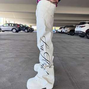 Jean droit vintage en coton pour homme, coupe évasée, finition délavée, imprimé lettres et décoration rivets, broderie personnalisable, denim - Product Image 6