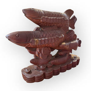 La estatua de carpa es exquisitamente tallada a partir de un solo bloque de madera de Huong. - Product Image 4