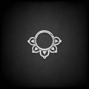 Pendiente de Aro de Zirconia de Plata de Ley 925 Bañado en Oro con Bisagra para Piercing de Septum, Daith y Hélix - Product Image 1