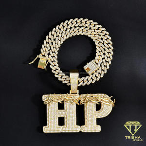 Pendentif de luxe en diamant de laboratoire HP avec surface de pierre étincelante, finition dorée, détail couronne, personnalisable - Product Image 3
