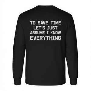 T-shirt a maniche lunghe per risparmiare tempo. Supponiamo che io lo so tutto. Maglietta grafica per adulti, unisex, girocollo, stampa serigrafica. - Product Image 3