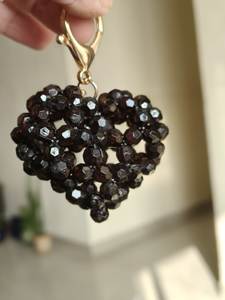 Porte-clés brodé à la main avec perles, artisanat haut de gamme, idée cadeau - Product Image 2