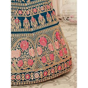 Tenue de mariage grande taille en velours brodé Lehenga Choli dans un bleu ravissant - Product Image 1
