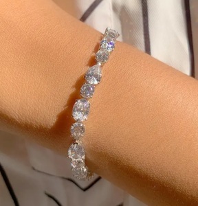 Bracelet tennis de luxe en moissanite de formes variées, style hip-hop, plaqué or blanc, effet diamant, chaîne de poignet - Product Image 1