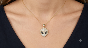 Collar con Colgante de Diamantes Naturales con Diseño de Cara de Extraterrestre, en Oro Sólido de 10K, Joyería Fina Moderna y Única, Personalizable, para Cumpleaños y Fiestas de Halloween - Product Image 2
