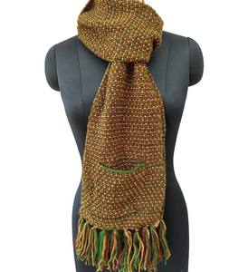 Écharpe tricotée unisexe de qualité boutique - Cache-cou doux et tendance au crochet - Vêtements d'hiver de luxe avec logo personnalisé - Product Image 4