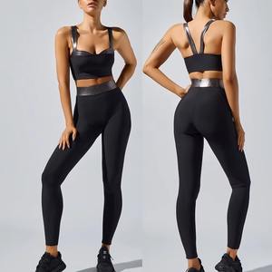 Ensembles de sport pour femmes : soutien-gorge de sport à bretelles halter et shorts de yoga côtelés sans coutures - Product Image 1