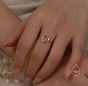 แหวนวงกลมเปิดทำจากเงินสเตอร์ลิง แหวนมินิมอลทรงเรขาคณิต แหวนวงกลมสีเงิน แหวนเงินแท้ - Product Image 1