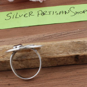 แหวนนกกระจอกประดับโกเมนสีแดงวินเทจ ตัวเรือนเงินแท้ 925 เครื่องประดับรูปนกสำหรับผู้หญิง แรงบันดาลใจจากธรรมชาติ แหวนรูปนกเลิฟเบิร์ด เดือนมกราคม - Product Image 2