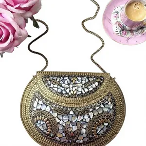 Bolso de Hombro Nupcial Adornado con Cuentas, Bolso de Noche Hecho a Mano con Flores y Cristales, Regalo de Decoración de Boda Personalizado - Product Image 3