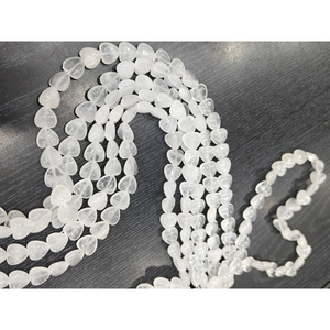 Perles en cristal de quartz naturel transparent de haute qualité en forme de cœur, en gros, pour la fabrication de bijoux de mode Feng Shui et de perles d'agate. - Product Image 3