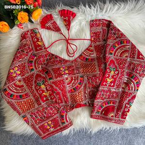 Blusa de Alta Calidad en Faux Georgette con Bordado de Hilo y Lentejuelas, Manga 3/4 y Corte Tipo Manzana, Colección de Moda Femenina - Product Image 2