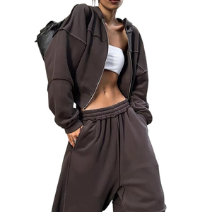 Conjunto de dos piezas de chándal corto con cremallera y capucha para mujer, de alta calidad, color marrón, con pantalones de pierna ancha y borde sin rematar, venta al por mayor OEM - Product Image 5