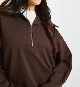 Conjunto Deportivo Ajustado para Mujer, Top de Cuello Redondo y Pantalones de Pierna Recta, Fabricante de Ropa OEM ODM, Chándal con Puños Acanalados - Product Image 6