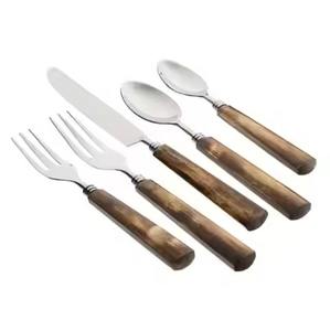 Ensemble de couverts de designer en métal avec manche en bois, en acier inoxydable, cuillère, fourchette, couteau, vaisselle durable - Product Image 3