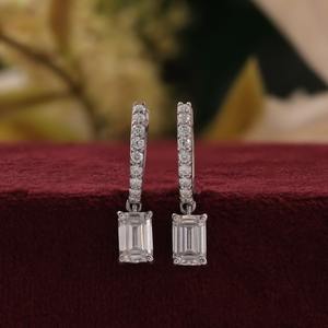 Pendientes de Aro Colgantes con Diamantes de Corte Esmeralda, Pendientes Rectangulares de Diamantes de Lujo para Mujer, Pendientes de Aro Minimalistas con Diamantes - Product Image 1