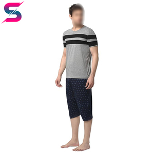 ชุดเสื้อยืดคอกลมสีเทาลายทางผ้าถักระบายอากาศสำหรับฤดูร้อนสำหรับผู้ชาย พร้อมกางเกงขาสั้นลายกรมท่า จากซัพพลายเออร์ชั้นนำ - Product Image 4